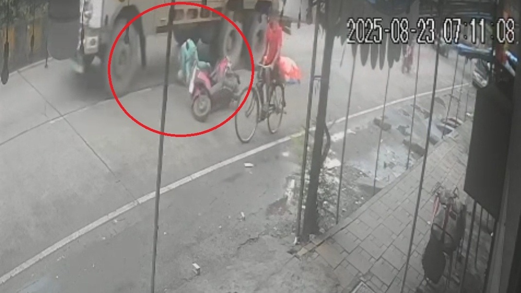 तेज रफ्तार ट्रक का कहर, बच्चे को स्कूल छोड़कर लौट रही स्कूटी सवार महिला को मारी टक्कर, मौत- CCTV