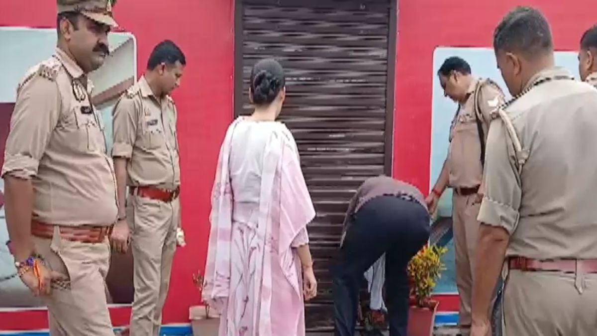 एसडीएम ने होटल पर मारा छापा. (Photo: ITG)