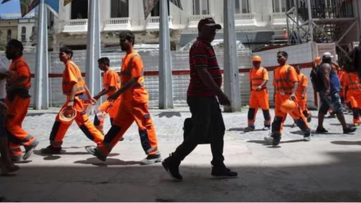  रूस को अपने औद्योगिक केन्द्रों में श्रमिकों की भारी कमी का सामना करना पड़ रहा है. (File Photo: Reuters)