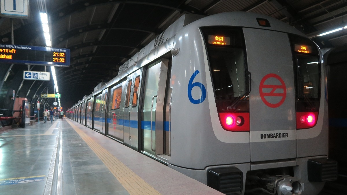 DMRC ने मेट्रो के किराए में बढ़ोतरी की है. (File Photo)