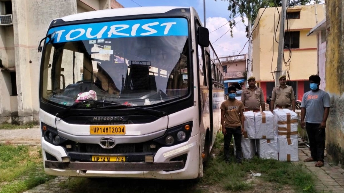 बागपत में बस से विस्फोटक बरामद (Photo: ITG)