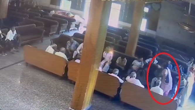 दोनों पक्षों में जमकर लात-घूंसे चले.(Photo: Manudev Upadhyay/ITG)