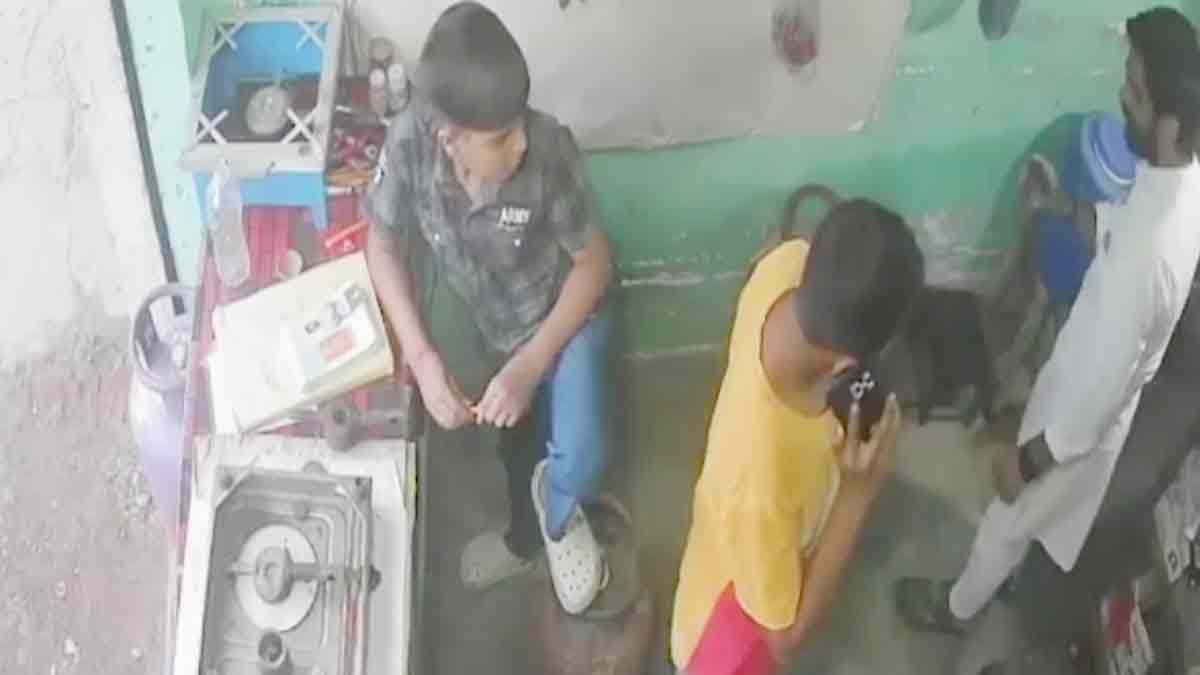 Beat up the minor boy 