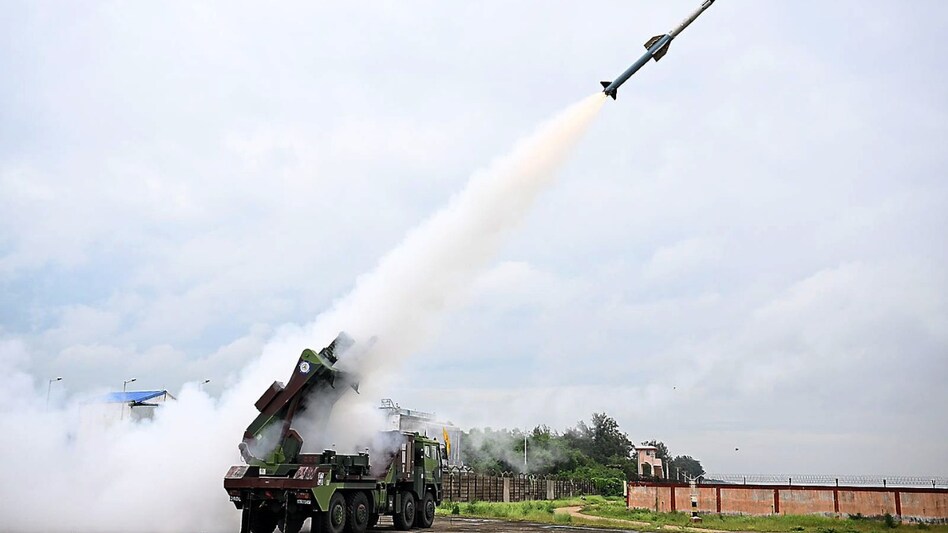 भारत के स्वदेशी एयर डिफेंस सिस्टम IADWS का मुरीद हुआ चीन, बीजिंग के सैन्य विशेषज्ञ ने बताया 'बहुत बड़ी उपलब्धि' - india iadws high power laser weapon china military ...