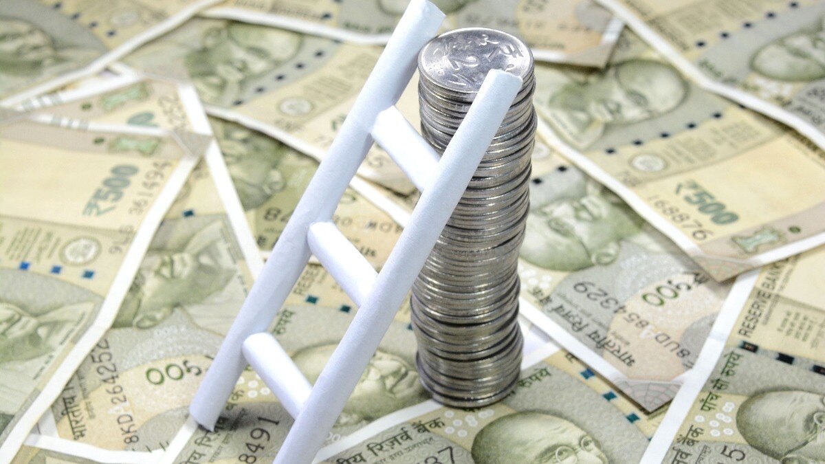 As income grows with salary hikes, bonuses, or business gains, disciplined investors find it easier to allocate larger sums.