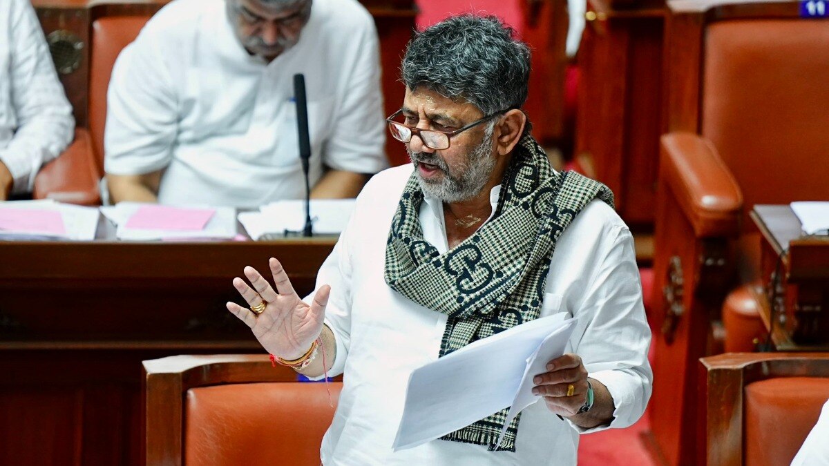 डीके शिवकुमार ने विधानसभा में आरएसएस का गीत गाया था, जिसपर सवाल उठ रहे थे. (Photo- ITG)