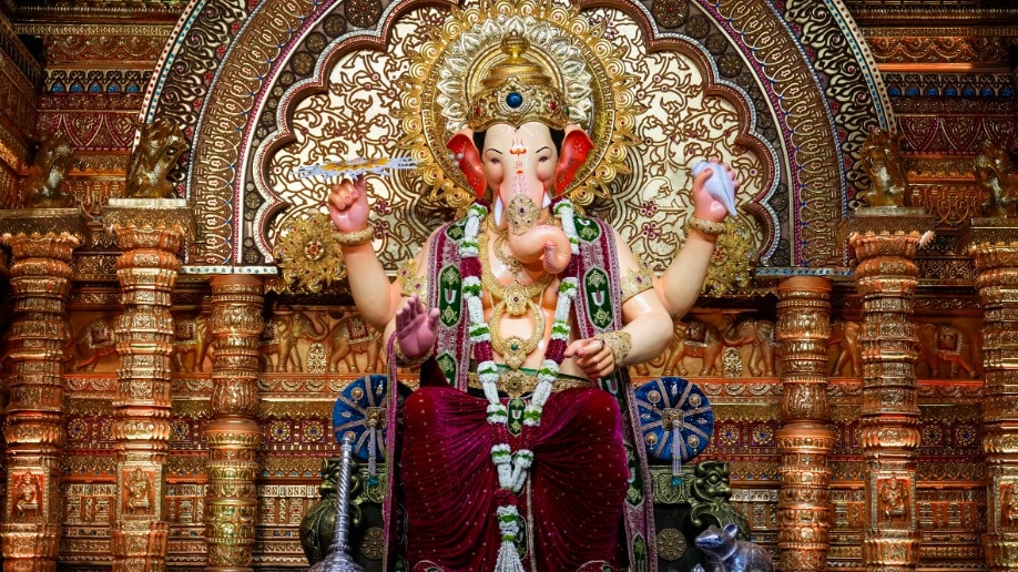 Ganesh Chaturthi 2025: गणेश चतुर्थी पर इन भक्तिमय मैसेज से दें अपनों को शुभकामनाएं