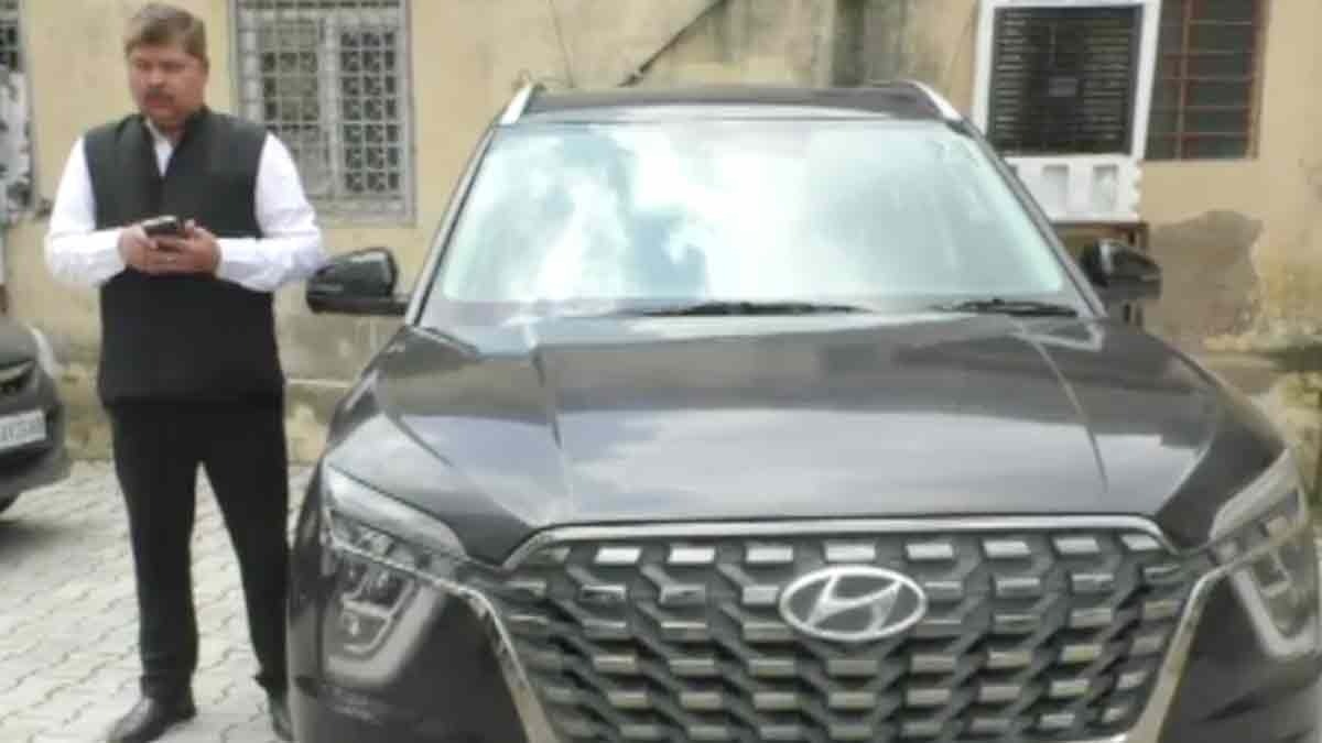 Car Owner Files Case Against Shah Rukh Khan, Deepika Padukone