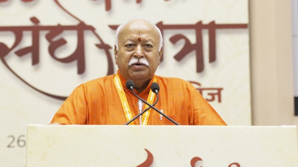 आरएसएस शताब्दी समारोह में सावरकर को बताया गया स्वतंत्रता लहर का रत्न (Photo: X/@RSSorg)