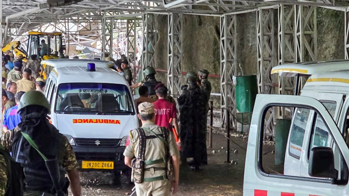 वैष्णो देवी यात्रा रूट पर लैंडस्लाइड से बड़ी तबाही, 31 लोगों की मौत, आज फिर बारिश का रेड अलर्ट