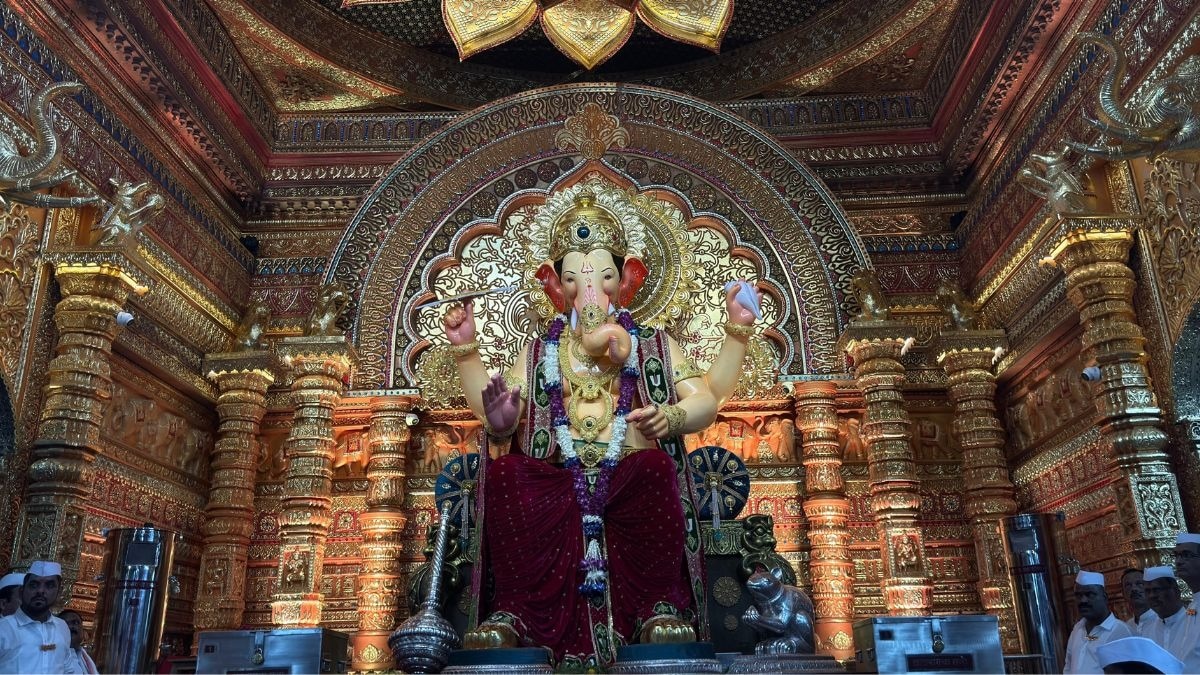 लालबागचा राजा के दर्शन को सुबह-सुबह उमड़ी भीड़. (photo: ITG)