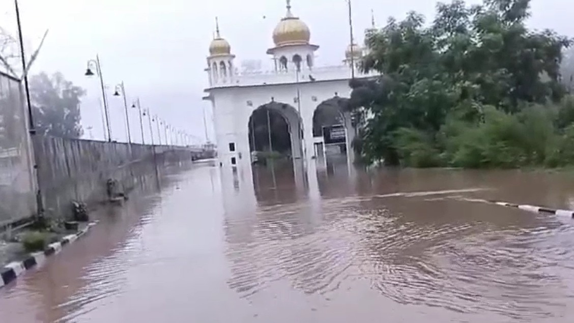 करतारपुर कॉरिडोर के पास धूसी बांध टूटा, डेरा बाबा नानक के पास के  गांवों-शहरों में घुसा रावी नदी का पानी - punjab heavy rain gurdaspur dhusi  dam breach kartarpur corridor ...