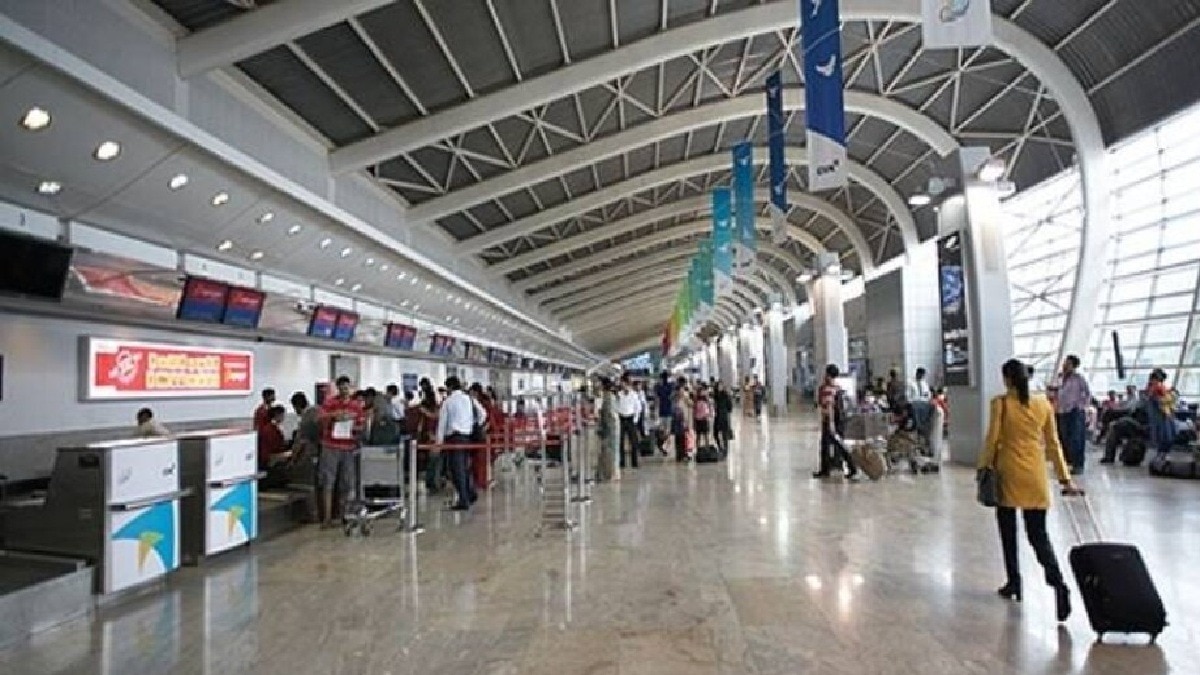 मुंबई एयरपोर्ट पर कस्टम ने युवक को सोना ले जाते हुए पकड़ा (Photo: file photo)