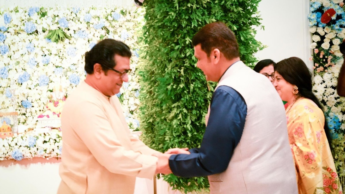 राज ठाकरे के 'शिव तीर्थ' पर दिखा नेताओं का जमावड़ा