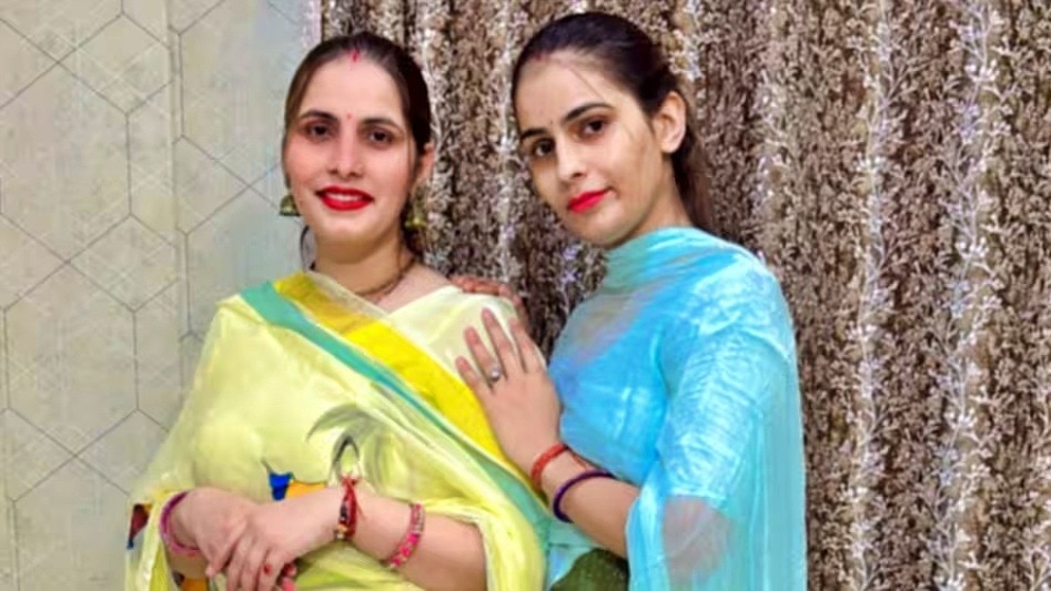 Nikki Bhati and her elder sister Kanchan (Photo: instan/@kanchanbhati6668)
