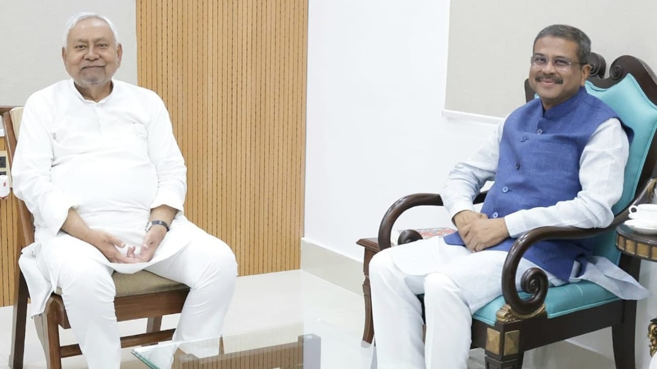 धर्मेंद्र प्रधान ने नीतीश कुमार की सेहत पर उठाए सवालों का किया खंडन धर्मेंद्र प्रधान ने नीतीश कुमार की सेहत पर उठाए सवालों का किया खंडन