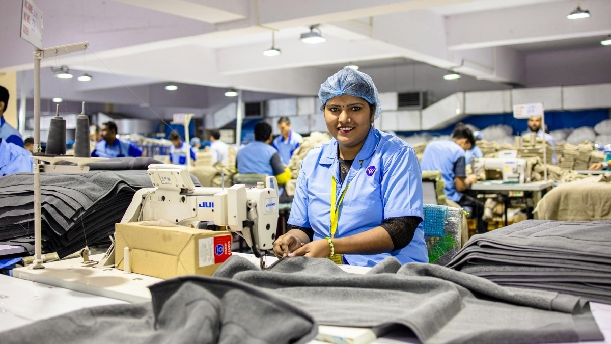 सूरत, नोएडा, तिरुपुर में काम पर संकट, US टैरिफ लागू होते ही होने लगा नुकसान