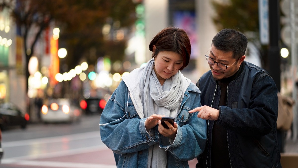 जापान के एक शहर में सिर्फ दो घंटे के लिए फोन यूज करने के प्रस्ताव पर लोग विरोध जता रहे हैं. (Photo: Freepik)
