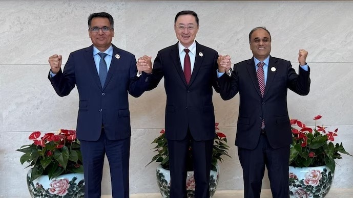 चीन-पाकिस्तान-बांग्लादेश के गठजोड़ पर 12 फीसदी लोग बोले- बिल्कुल चिंतित नहीं (Photo: X/@ForeignOfficePk)