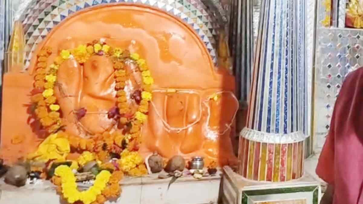 रहस्यमयी ढंग से बढ़ने लगी बप्पा की मूर्ति (Photo: Screengrab)