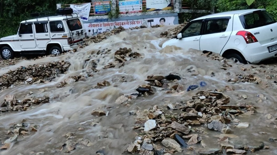 चमोली में बादल फटा, केदारघाटी में पुल बहा