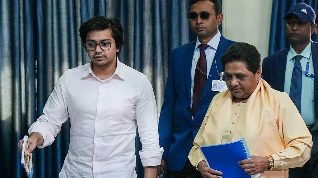 BSP mayawati promotes nephew akash anand