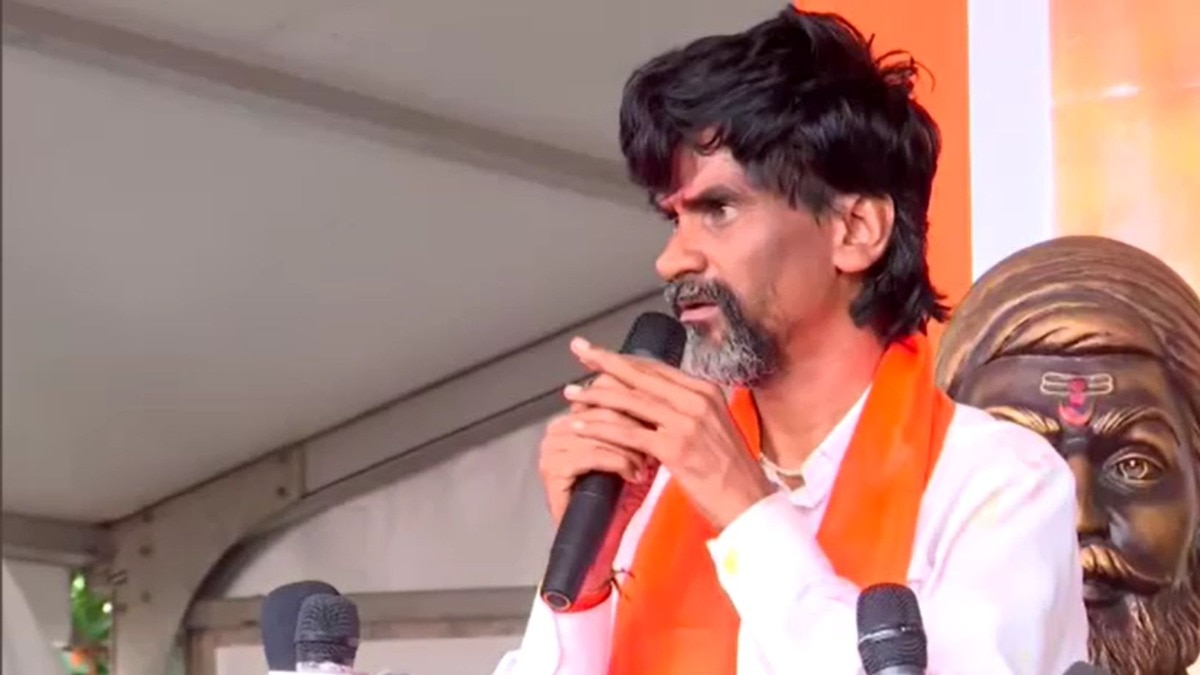 मराठा आरक्षण आंदोलन: मुंबई पहुंचा मनोज जरांगे पाटिल का मार्च, भूख हड़ताल शुरू करने की चेतावनी