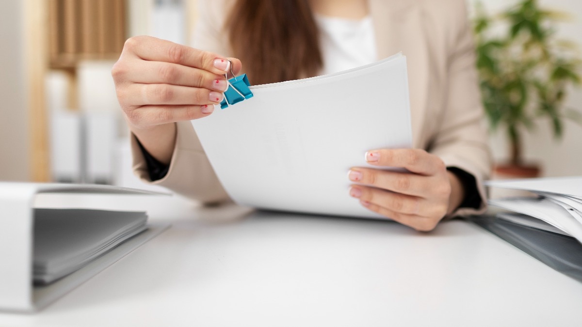 राजस्थान में PTI भर्ती परीक्षा में शामिल हुए कैंडिडेट्स के डॉक्यूमेंट्स की जांच की जाएगी. (Photo: Freepik)