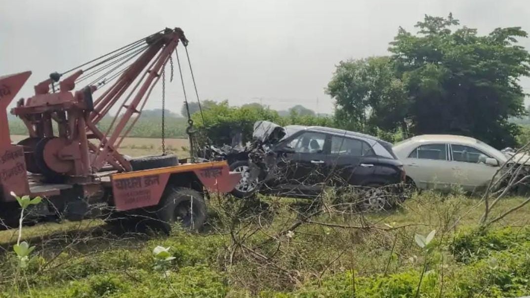 car removed from highway after accident (Photo: ITG)