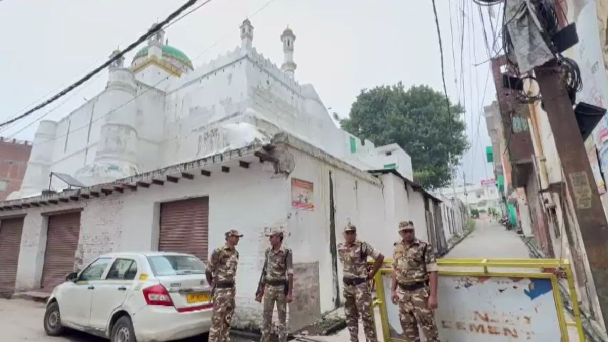 संभल में तैनात किए गए सुरक्षाकर्मी. (Photo: ITG)