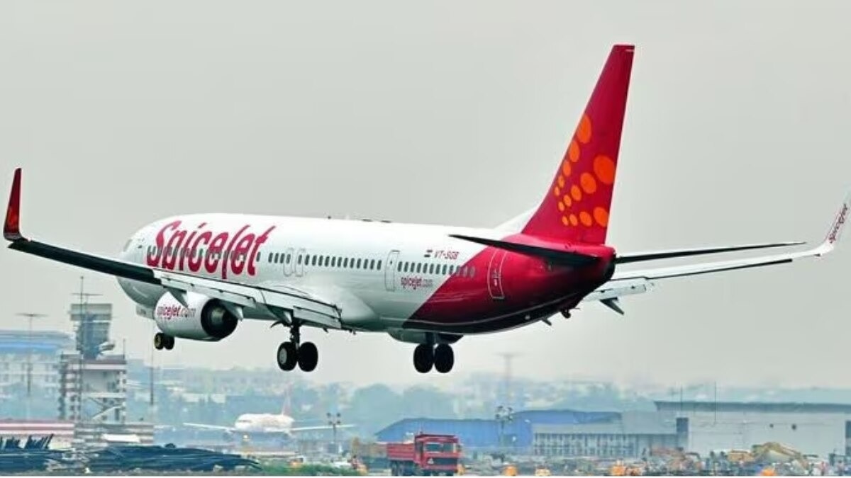 SpiceJet flight emergency landing 
