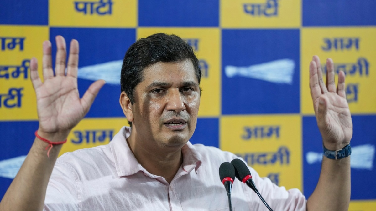 दिल्ली में जलभराव को लेकर आम आदमी पार्टी ने डिसिल्टिंग पर सवाल खड़े किए (File Photo: PTI)