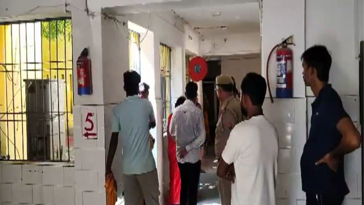 लड़की को ब्लैकमेल कर रहा था प्रेमी. (Photo: Screengrab)