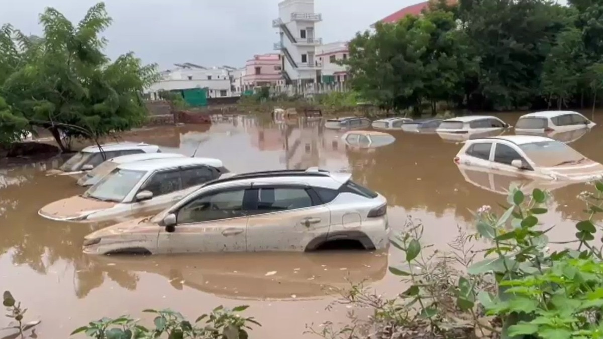 साबरकांठा में भारी बारिश से कई इलाकों में भरा पानी. (Photo: Screengrab)