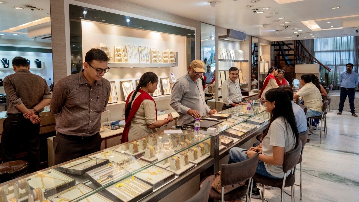 टैरिफ तनाव के बीच सोने के दाम इतने बढ़े. (Photo: File/AP) 