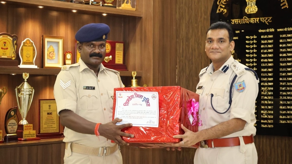 झारखंड: 'पुलिस मैन ऑफ द वीक' से सिमडेगा पुलिस ने रचा नया इतिहास, पुलिसकर्मियों में बेहतर करने की लगी होड़