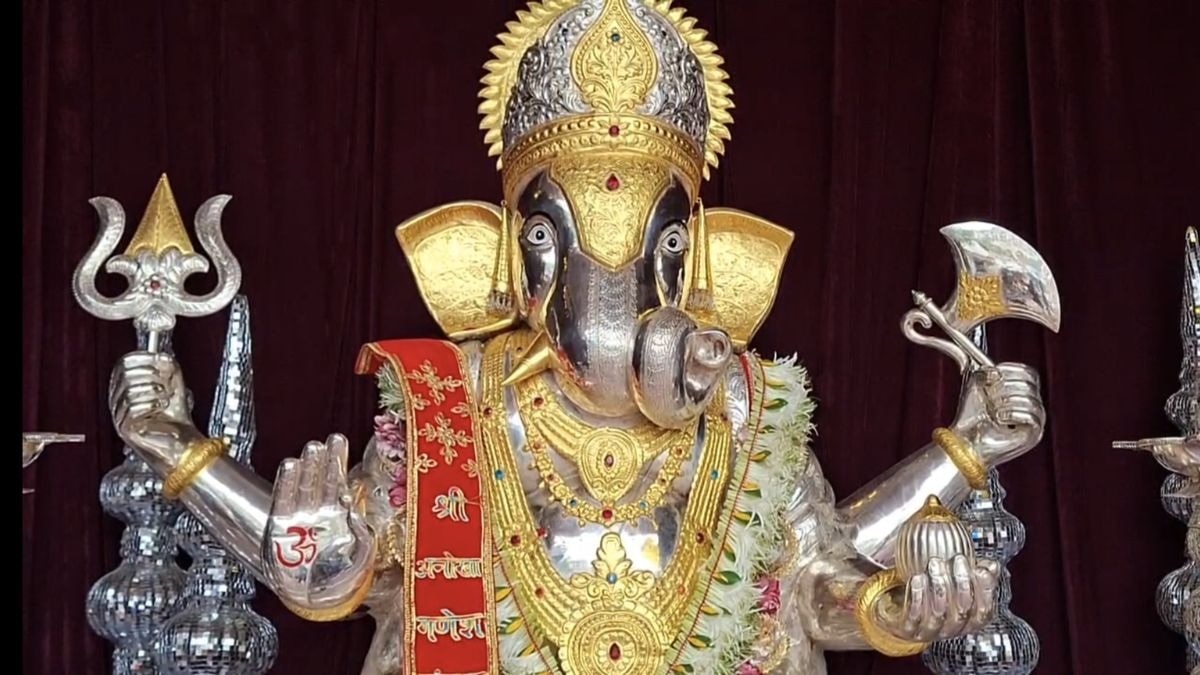 चांदी और सोने से तैयार की गई गणपति बप्पा की मूर्ति. (Photo: ITG)