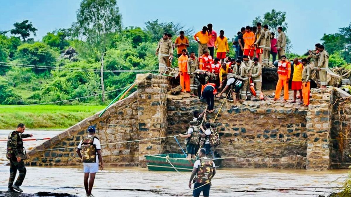 पहाड़ों से मैदान तक बाढ़ और बारिश का कहर, देश के हर कोने में तबाही का मंजर