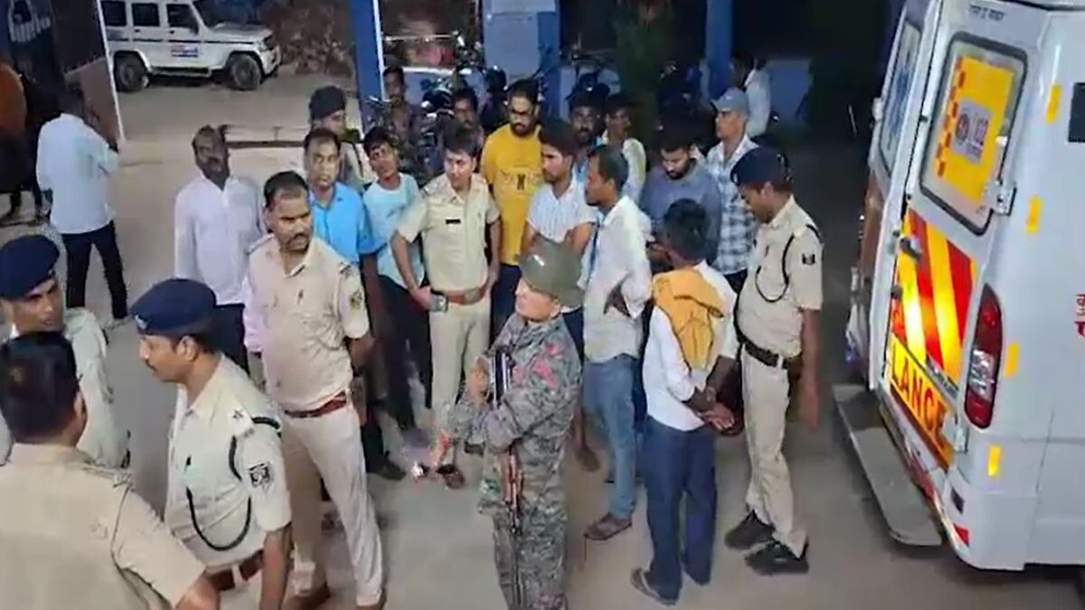 बाइक सवारों ने की अंधाधुंध फायरिंग. (Photo: Screengrab)