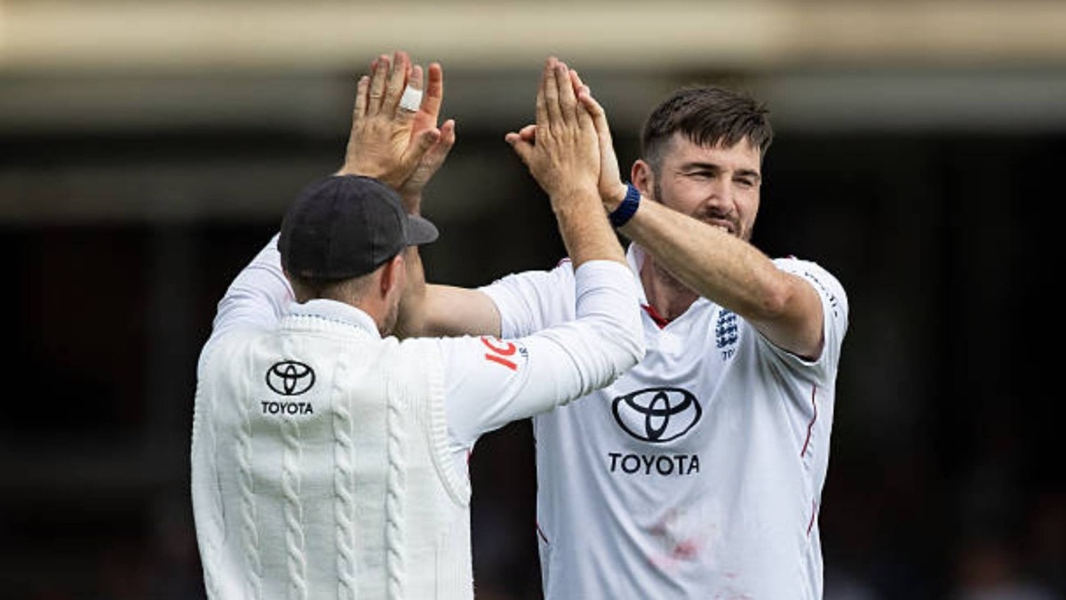 एशेज सीरीज से पहले इंग्लैंड को बड़ा झटका, इस गेंदबाज ने रेड बॉल क्रिकेट से लिया ब्रेक