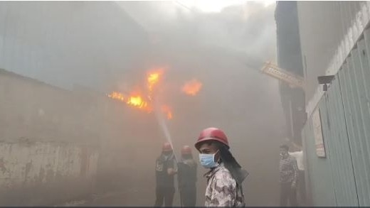 मिल में धमाके के बाद मची अफरातफरी (Photo: Screengrab)