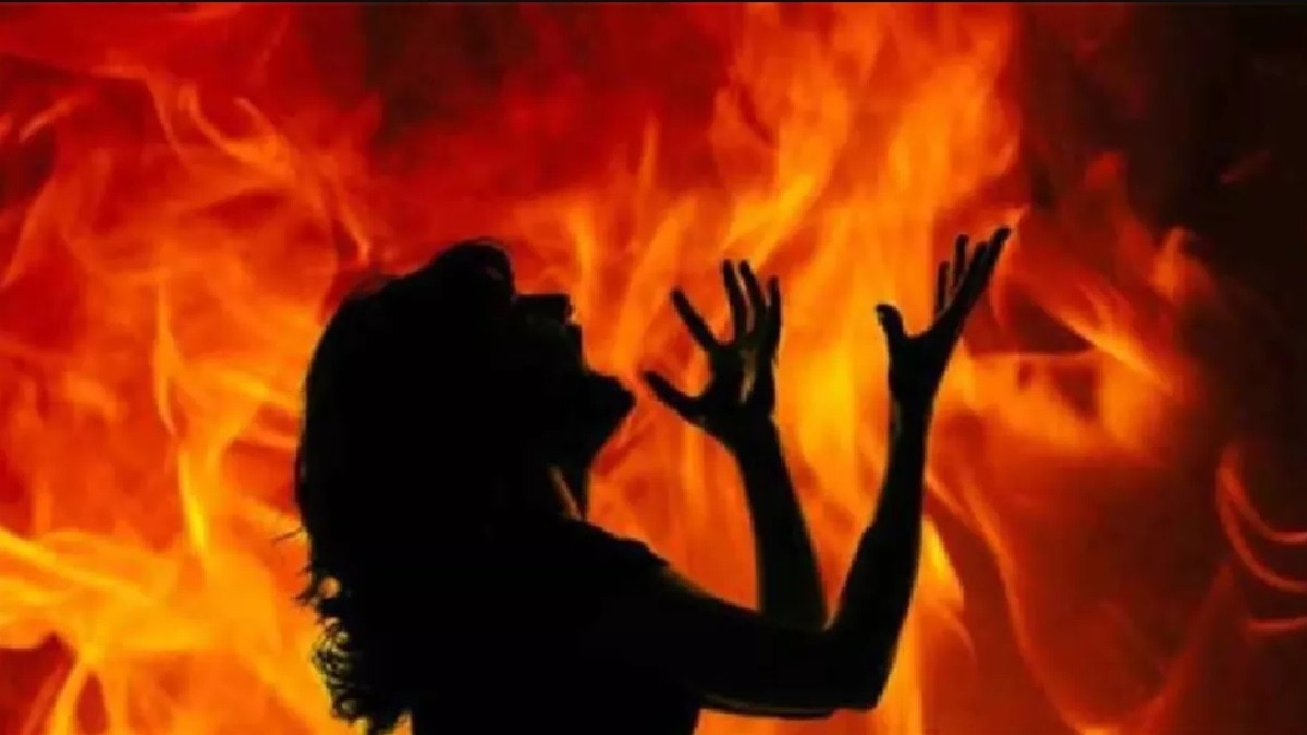 woman ablaze by Estranged partner in bengaluru