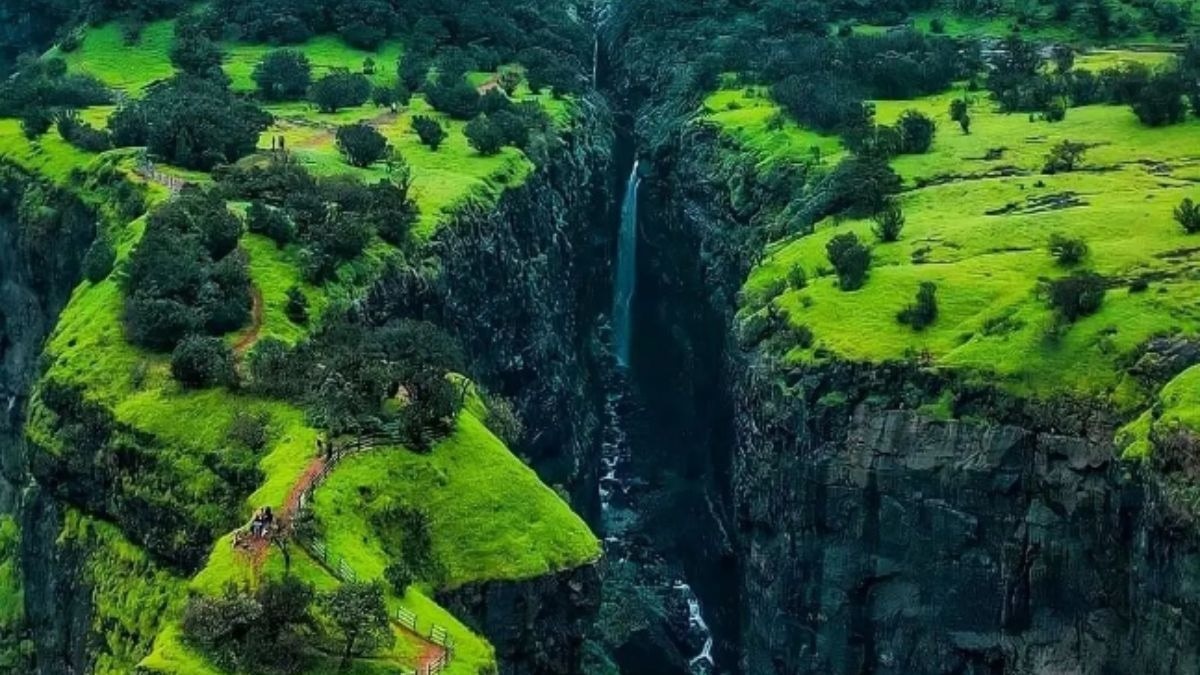 प्राकृतिक चट्टानों का अद्भुत नजारा (Photo: x.com/@VertigoWarrior)