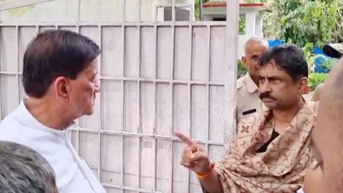 भिंड कलेक्टर और विधायक के बीच विवाद.(Photo: Screengrab)