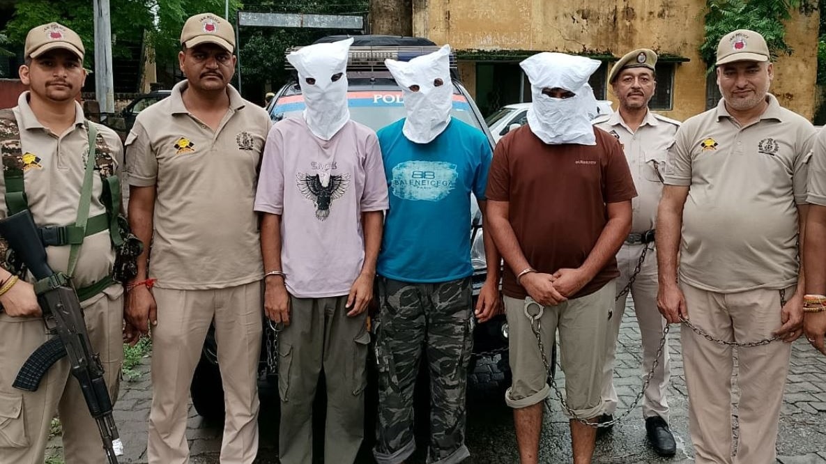 कठुआ में ड्रग सिंडिकेट में शामिल एनएसएआई के दो कर्मचारी भी पकड़े गए. (Photo: X/@KathuaPolice)