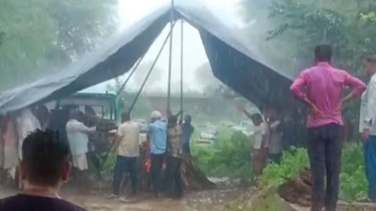 बेसिक सुविधाओं से वंचित श्मशान घाट.(Photo: Himanshu Sharma/ITG)