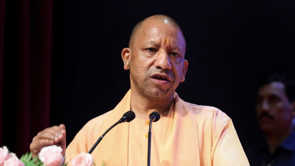 मुख्यमंत्री याेगी आदित्यनाथ की अध्यक्षता में आउटसोर्स कर्मचारियों के हितों में कई फैसले लिए गए. (Photo: PTI)