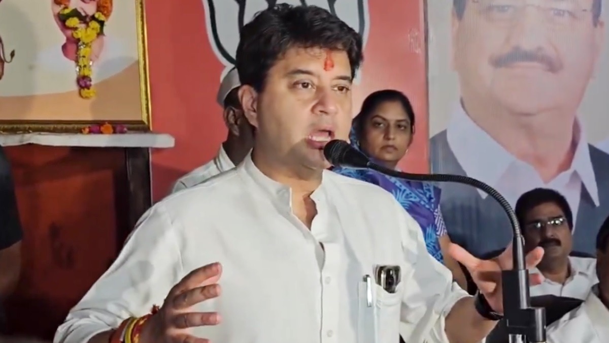 इंदौर BJP कार्यालय पहुंचे ज्योतिरादित्य सिंधिया.(Photo:Screengrab) 