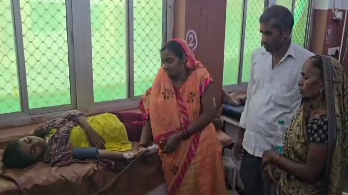 15 साल की लड़की को 42 दिन में 10 बार सांप ने डसा, अस्पताल में भर्ती, क्या रेप्टीकल फोबियाज की शिकार है छात्रा?