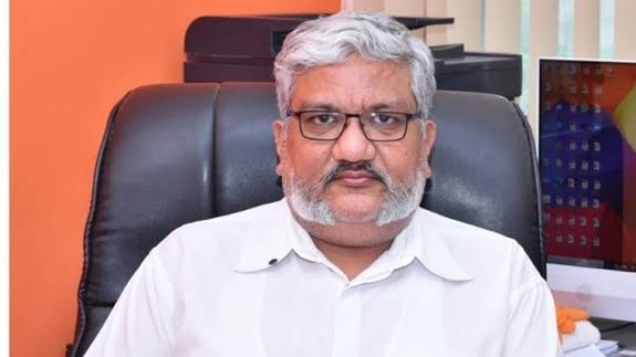 निदेशक प्रो. अविनाश अग्रवाल पर हमला (Photo: Ashok Kumar Sharma/ITG) 